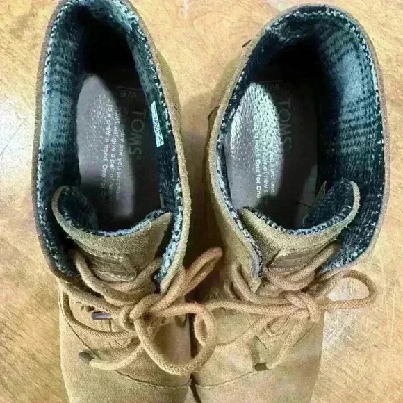 Tom’s Booties - Picture 4 of 5